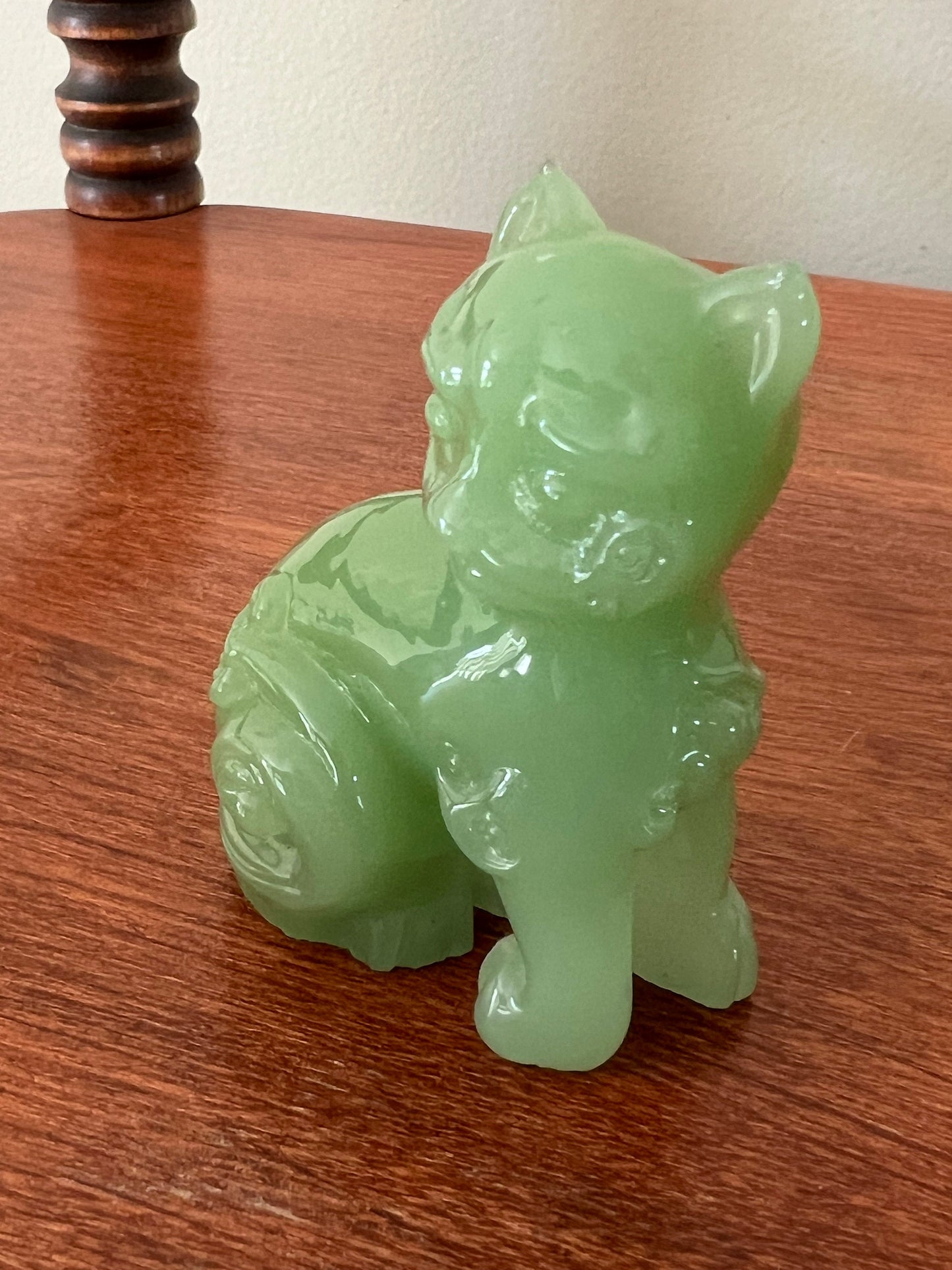 Vintage Jadeite Cat Figurine: Faberge Franklin Mint, 1986