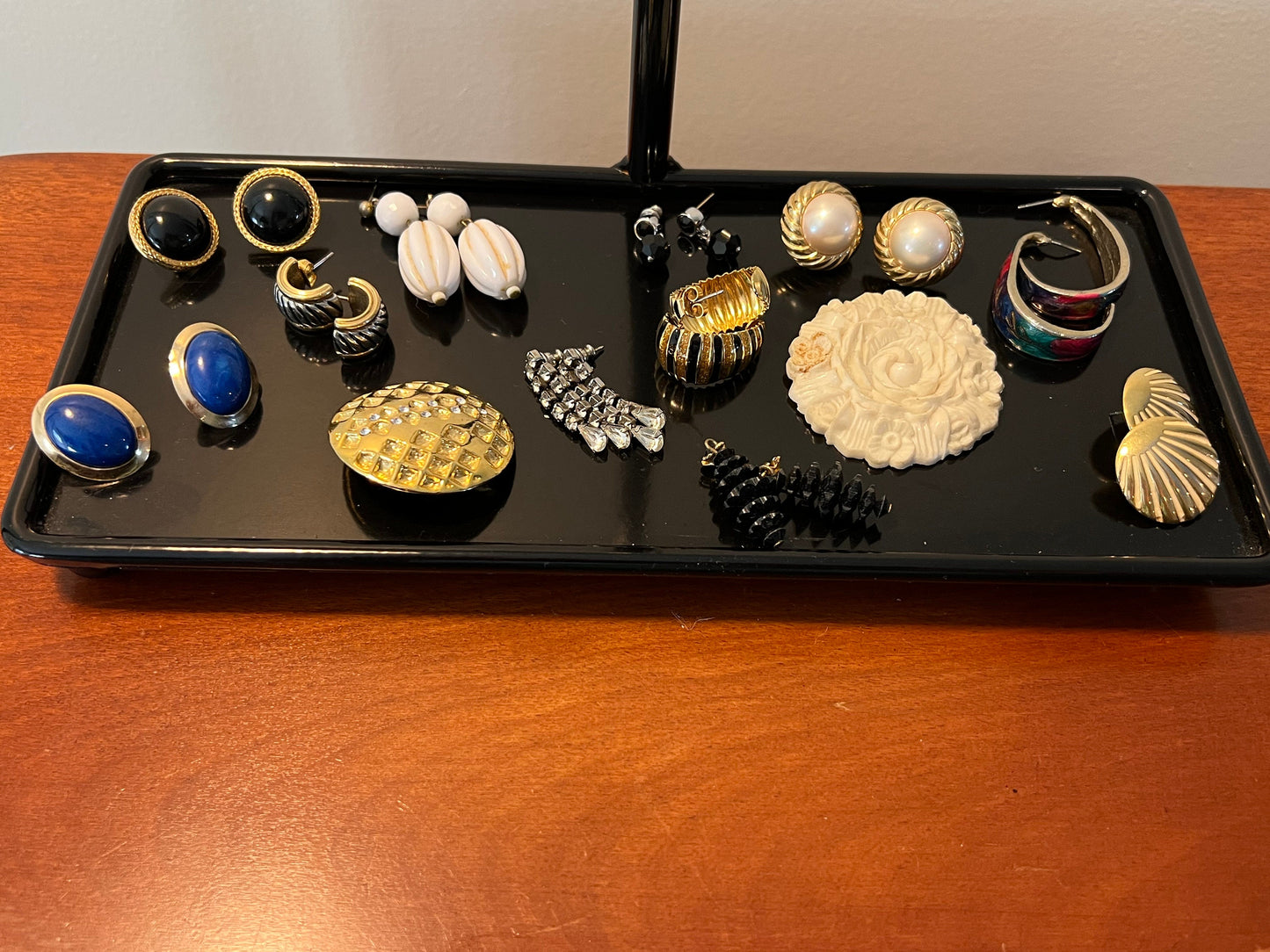 Vintage Costume Jewelry Collection: 11 Earrings & 2 Brooches