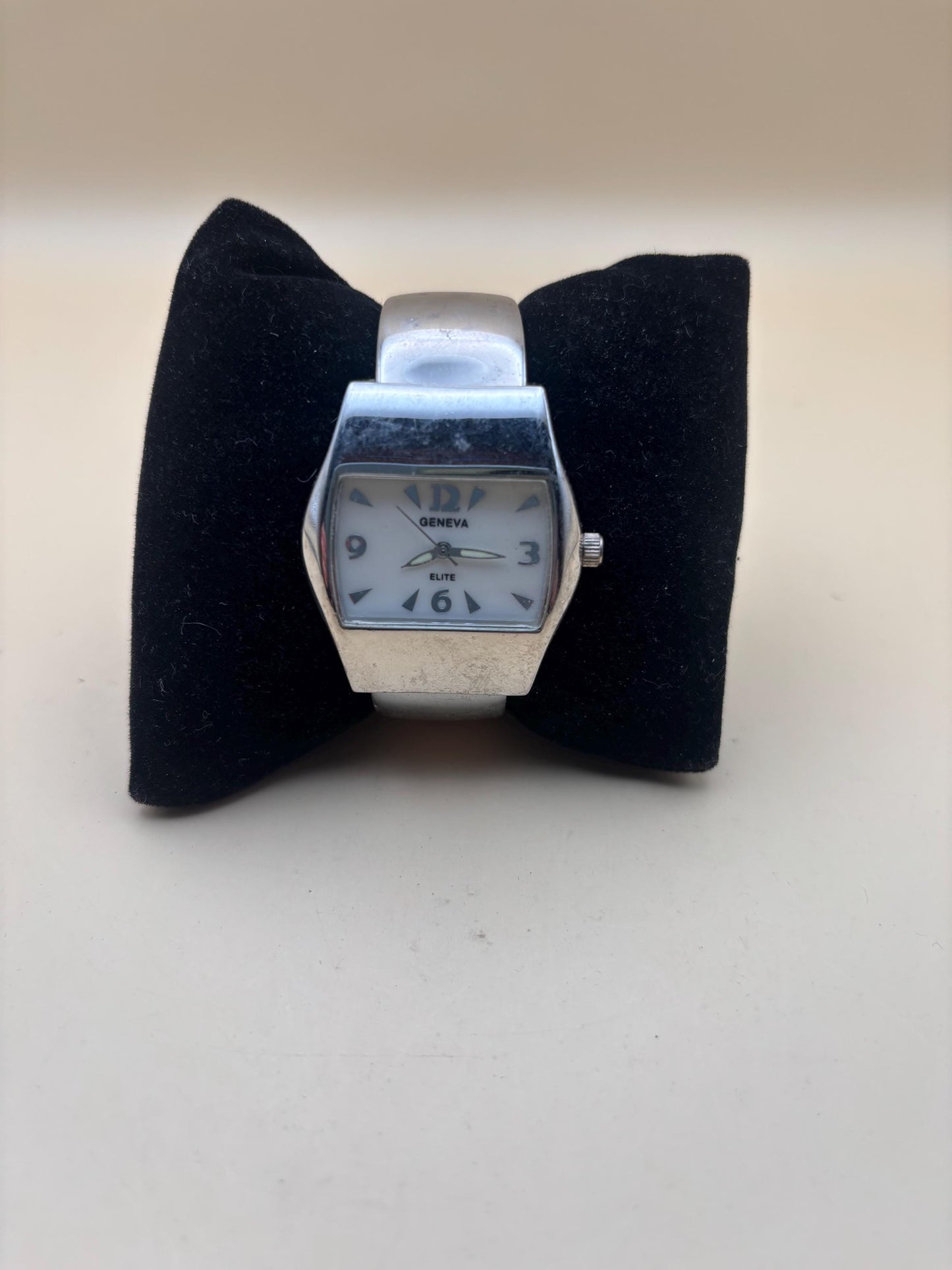 vintage Geneva Elite Quartz Watch Number 712 Lover Antiques and Vintage