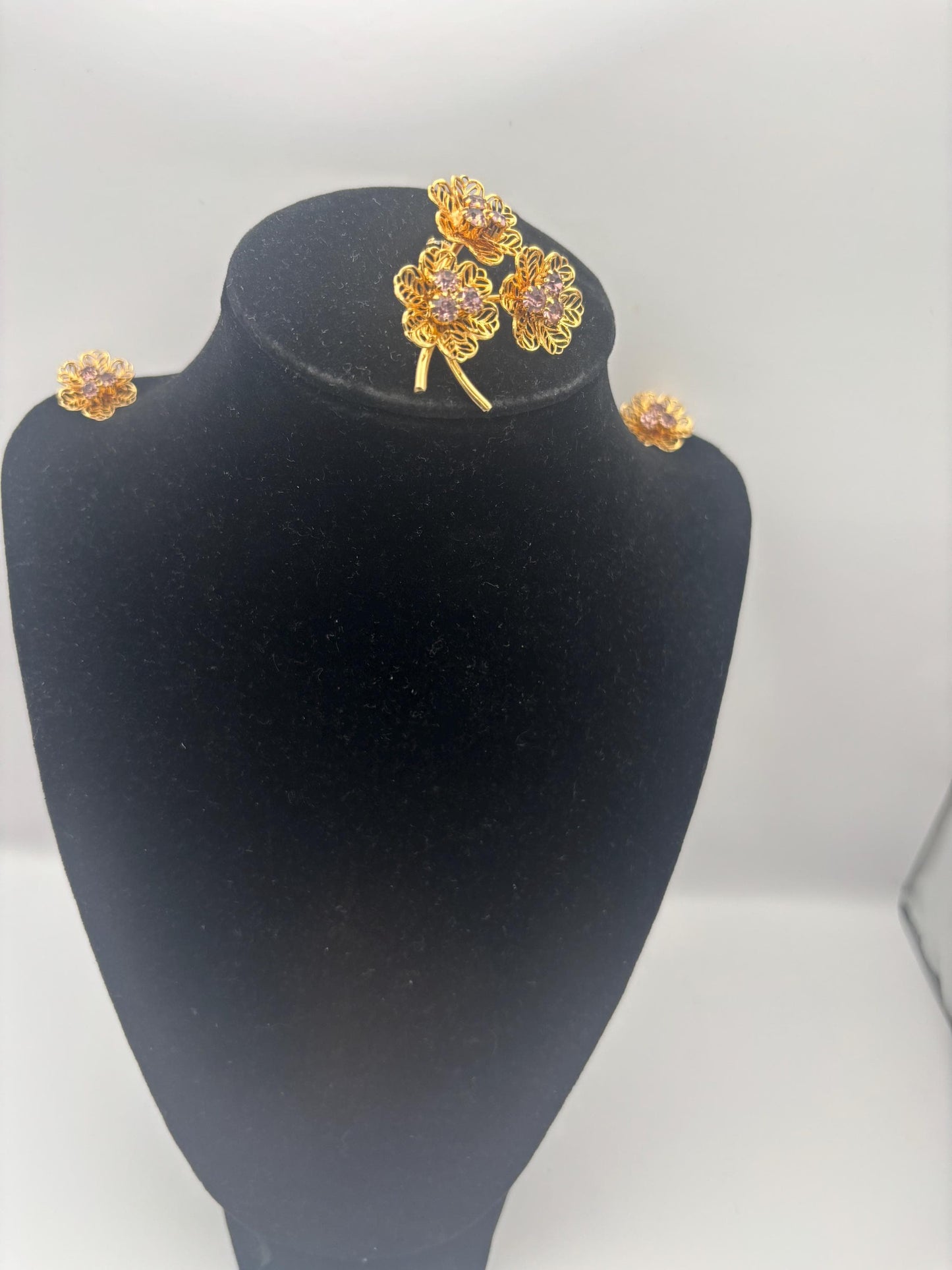 Sarah Coventry Allusion Gold Filligree Flower Brooch & Matching Earrings