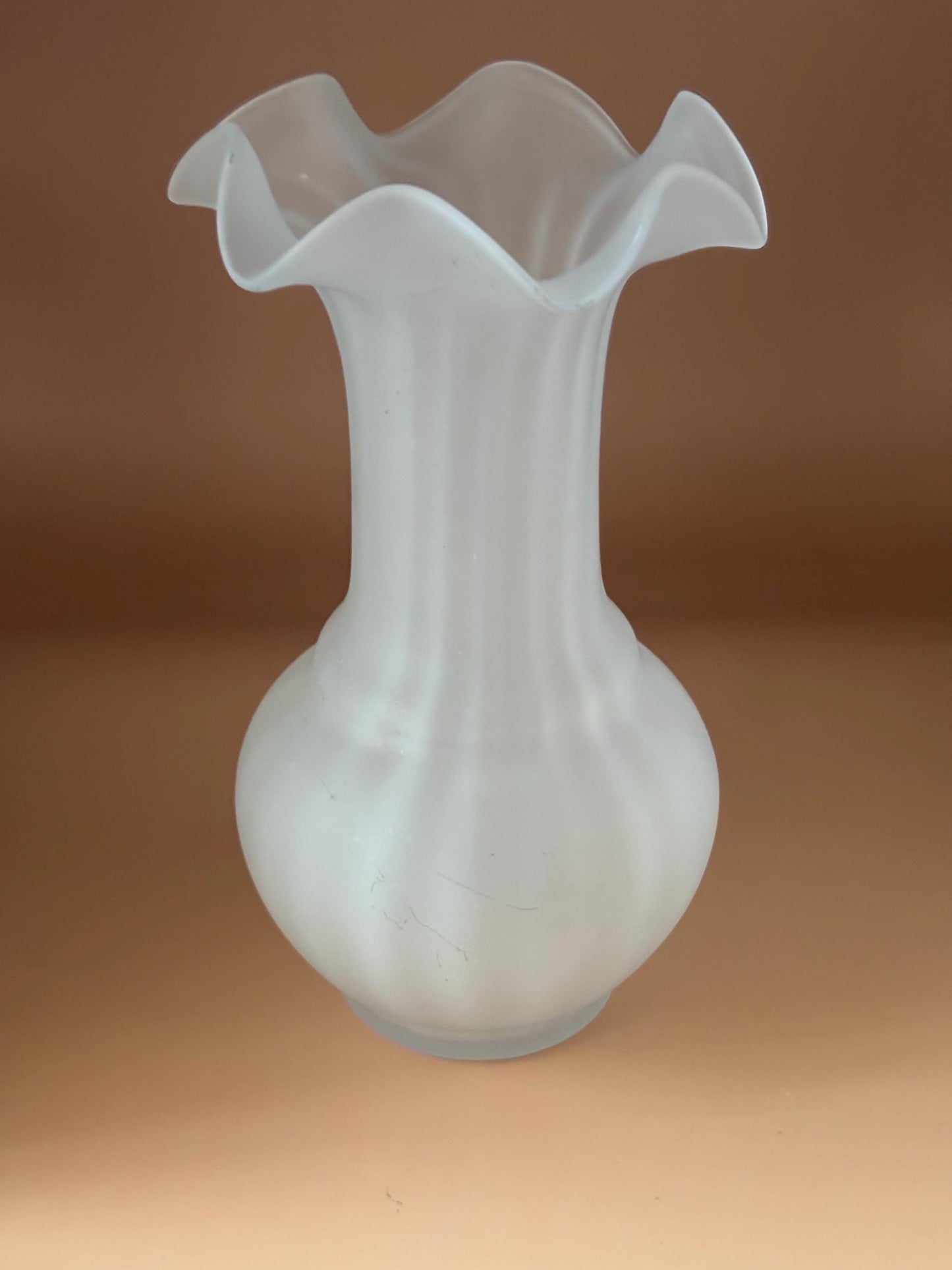Vintage Steuben Ivrene Art Glass Vase: White Ruffled Calcite
