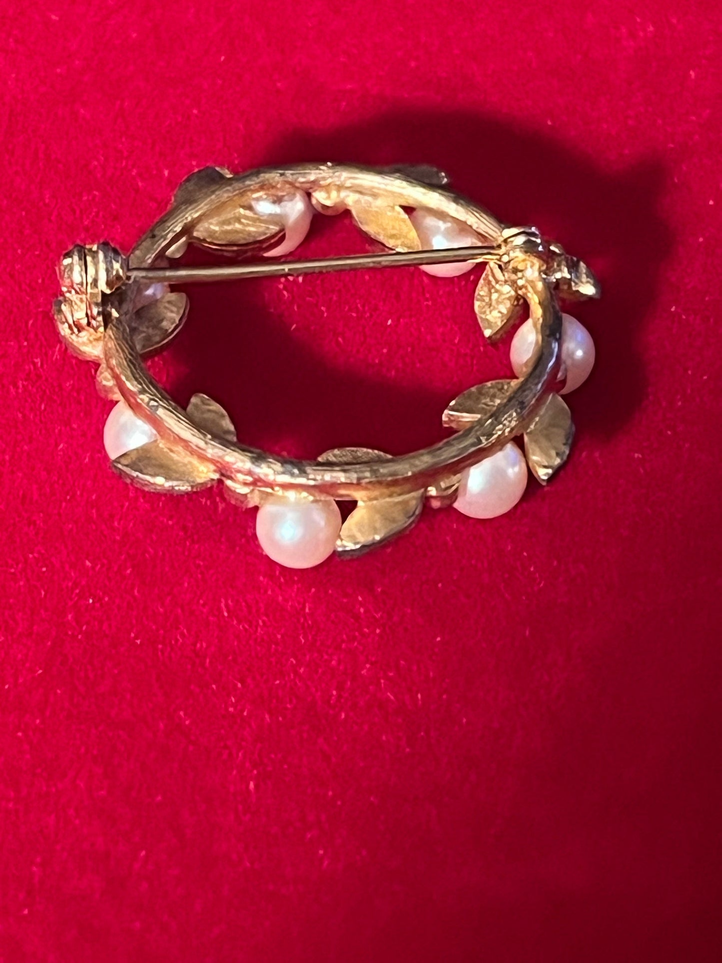 Vintage Gold Tone Wreath Brooch with Faux Pearls