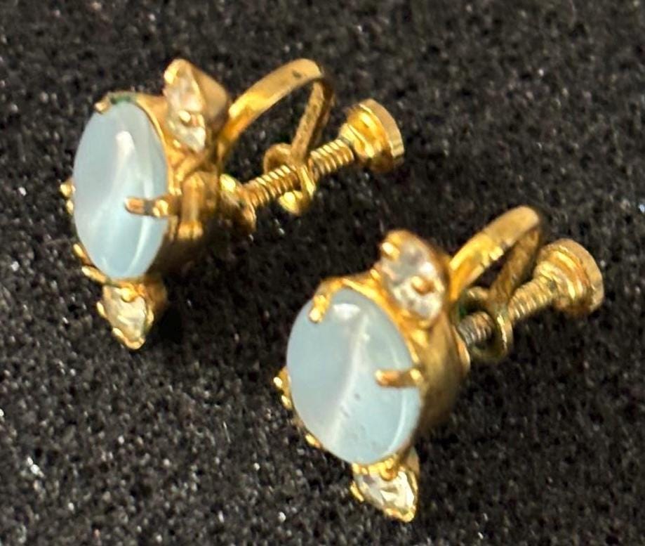 Vintage Green & Gold Stone Earrings Lover Antiques and Vintage