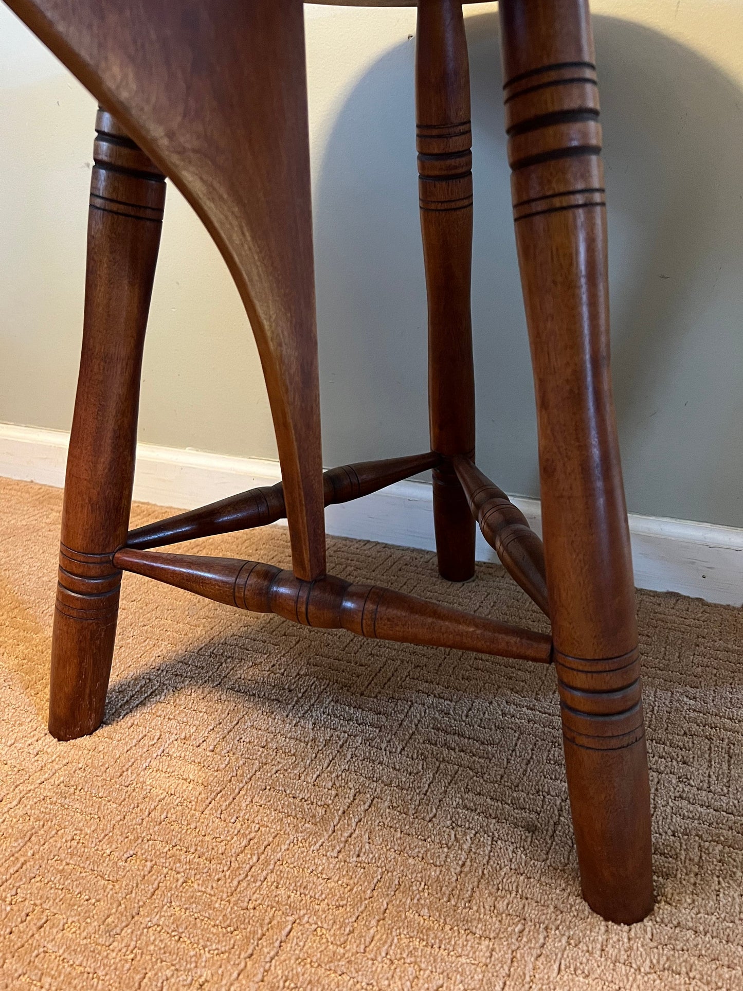 Cushman Colonial Creations Tripod Drop Leaf End Table No. 3-21, Lover Antiques and Vintage
