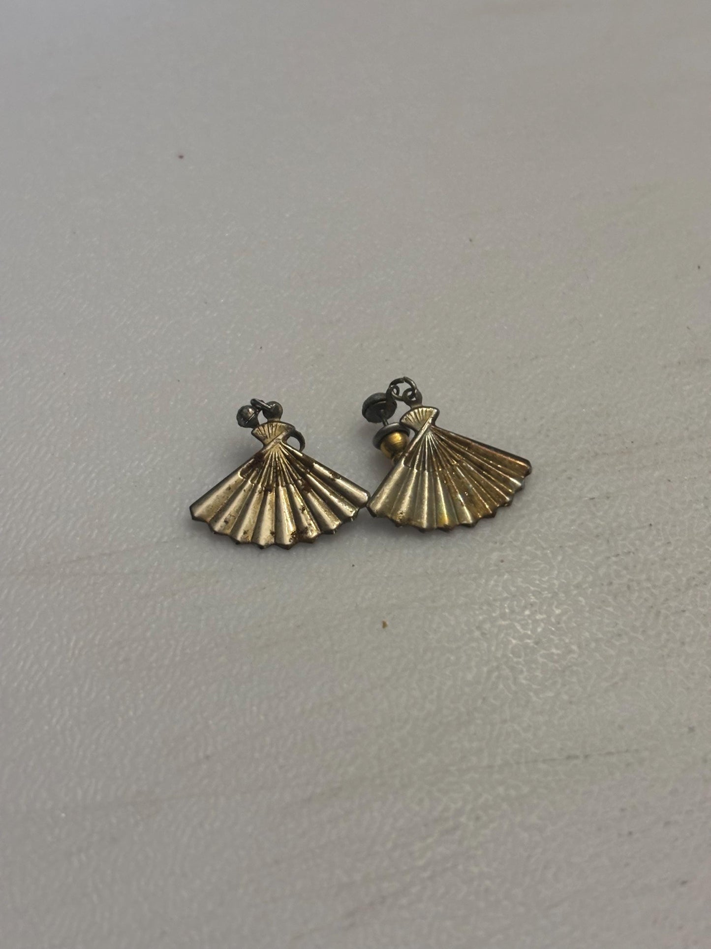 Vintage Fan Earrings, Gold Tone Scalloped Jewelry, Lover Antiques and Vintage