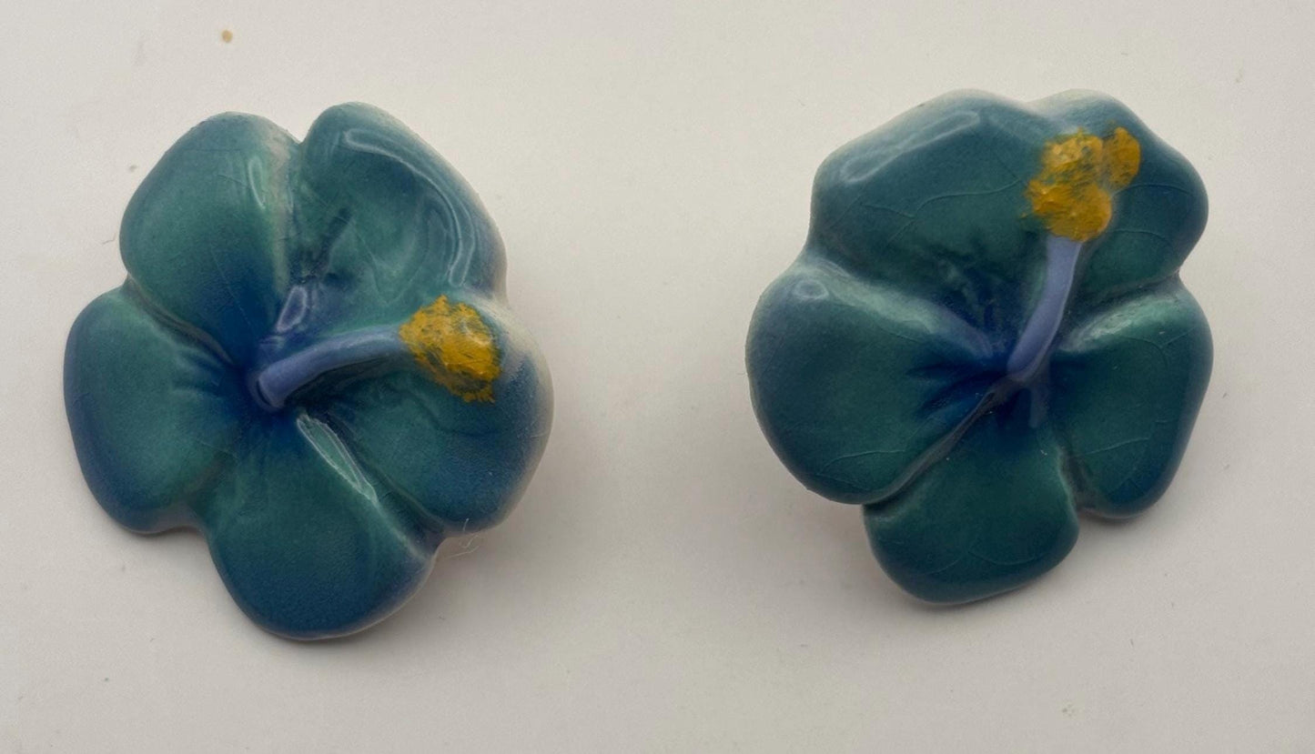 Vintage Maui Hibiscus Ceramic Hand Painted Flower Earrings Lover Antiques and Vintage