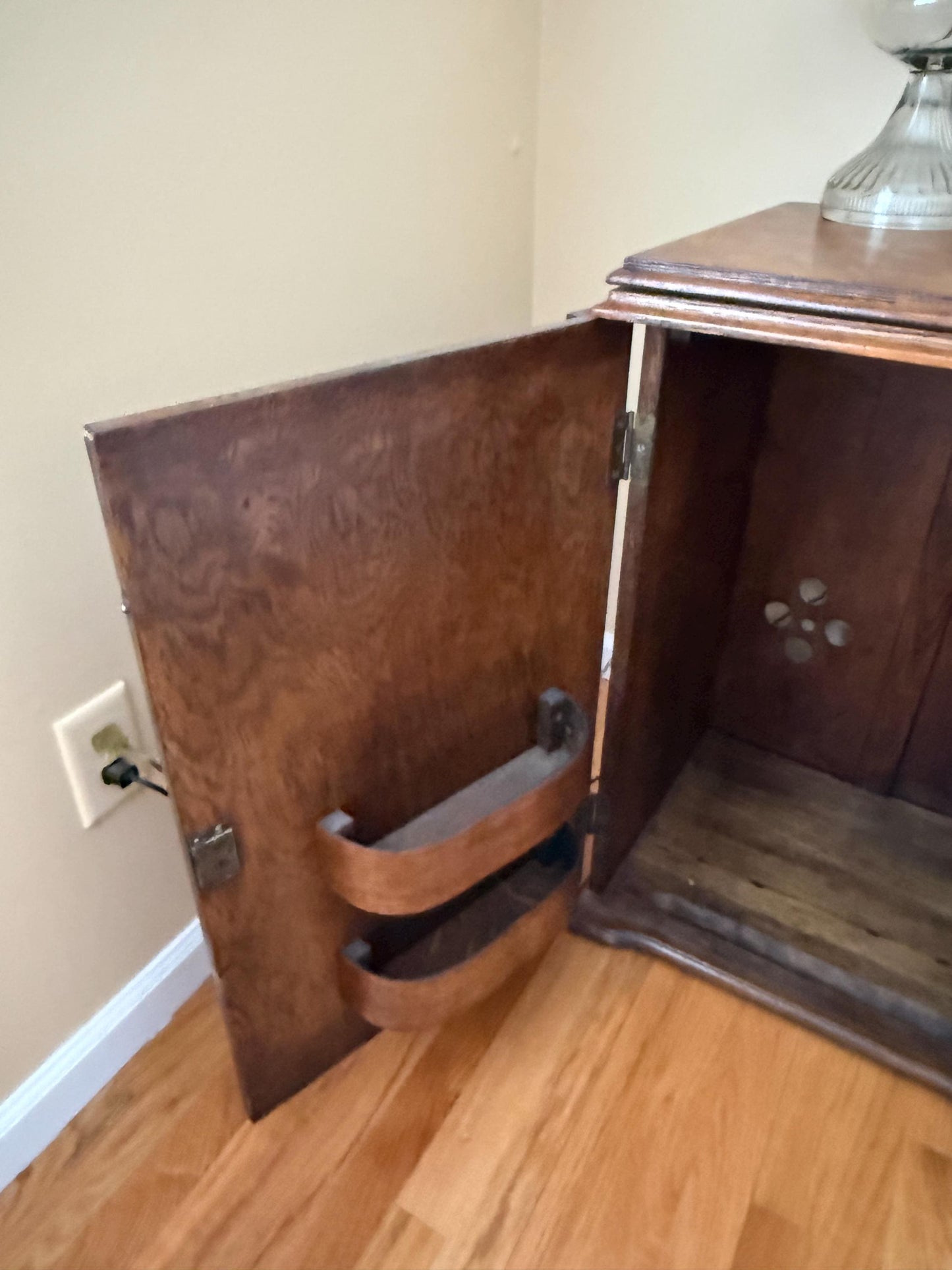 Antique Quarter Sawn Oak Cabinet, Lover Antiques and Vintage