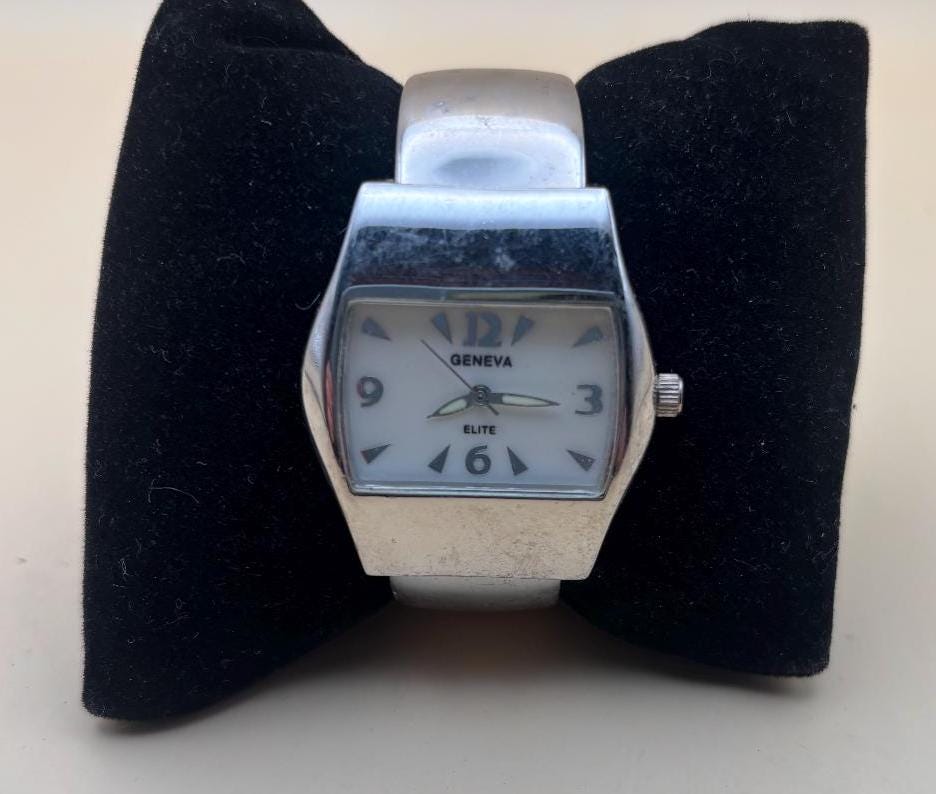 vintage Geneva Elite Quartz Watch Number 712 Lover Antiques and Vintage