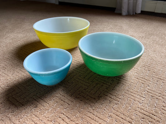 Vintage Pyrex Set of 3 Mixing Bowls Lover Antiques and vintage