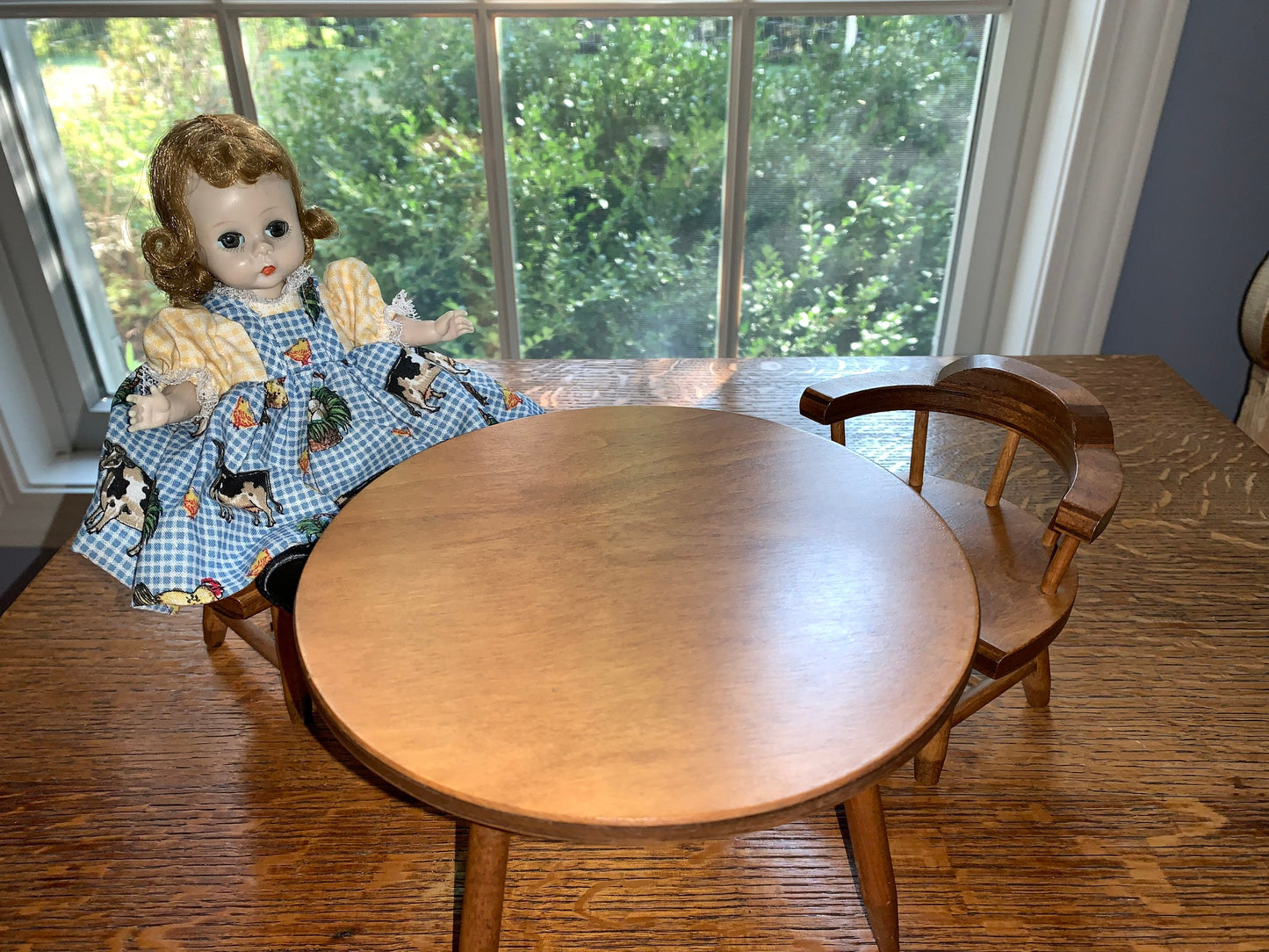 Madame Alexander Doll Wendy Goes to the Farm with table and chair vintage like new condition 8” tall