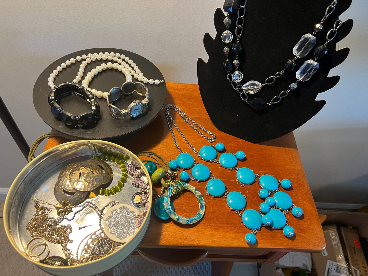 Vintage Earrings Necklace Bracelet Collection pieces Jewelry earring Lover Antiques