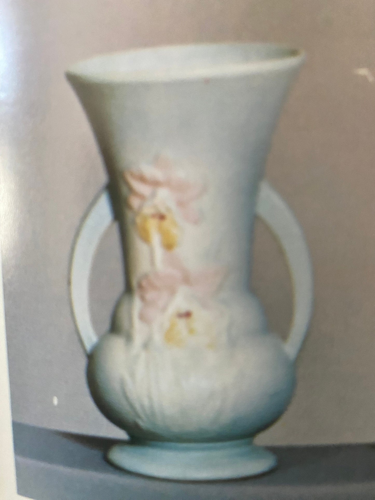The Collector’s Encyclopedia of Hull Pottery Book, by Brenda Roberts, Lover Antiques and Vintage