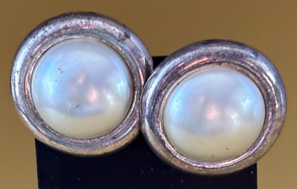 Vintage Pearl Clip On Earrings, Circle Gold Tone Jewelry
