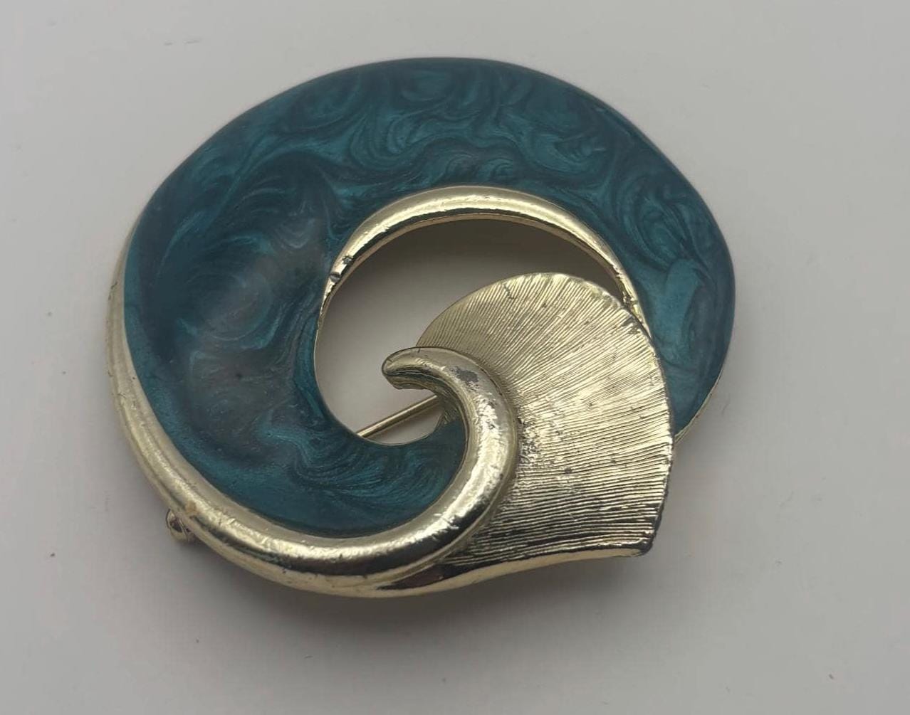 Vintage Green & Gold Enamel Swirl Brooch: Elegant Pin