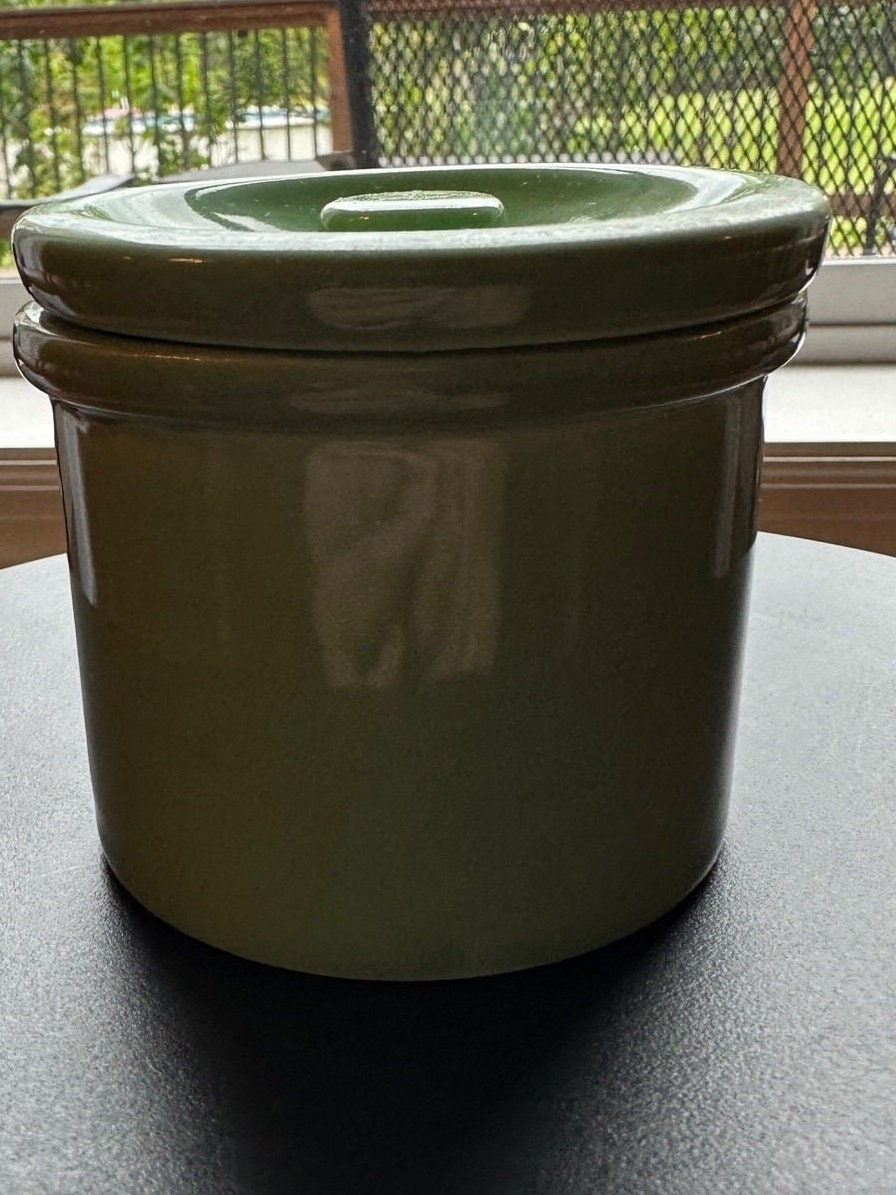 Vintage Green Pottery Container with Lid: Folk Art Toothpick Holder