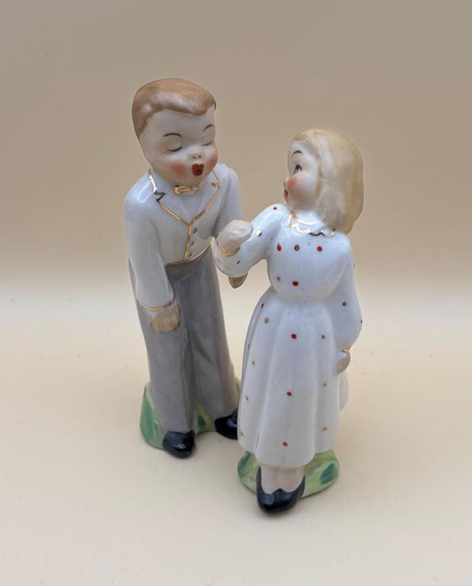Vintage Bride and Groom Salt and Pepper Shakers Kissing Couple Lover Antiques and Vintage