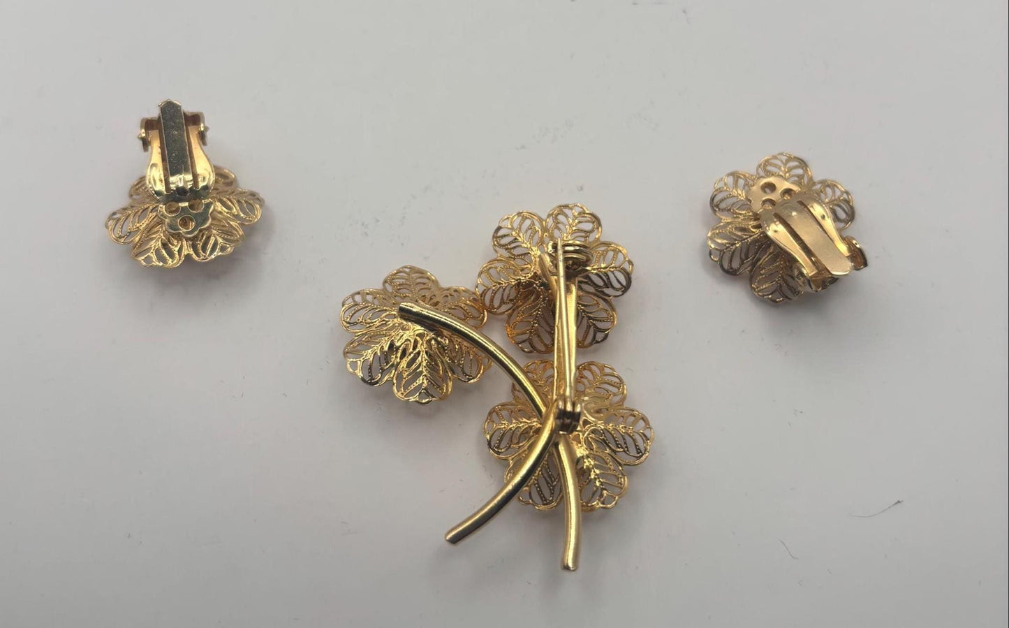 Sarah Coventry Allusion Gold Filligree Flower Brooch & Matching Earrings