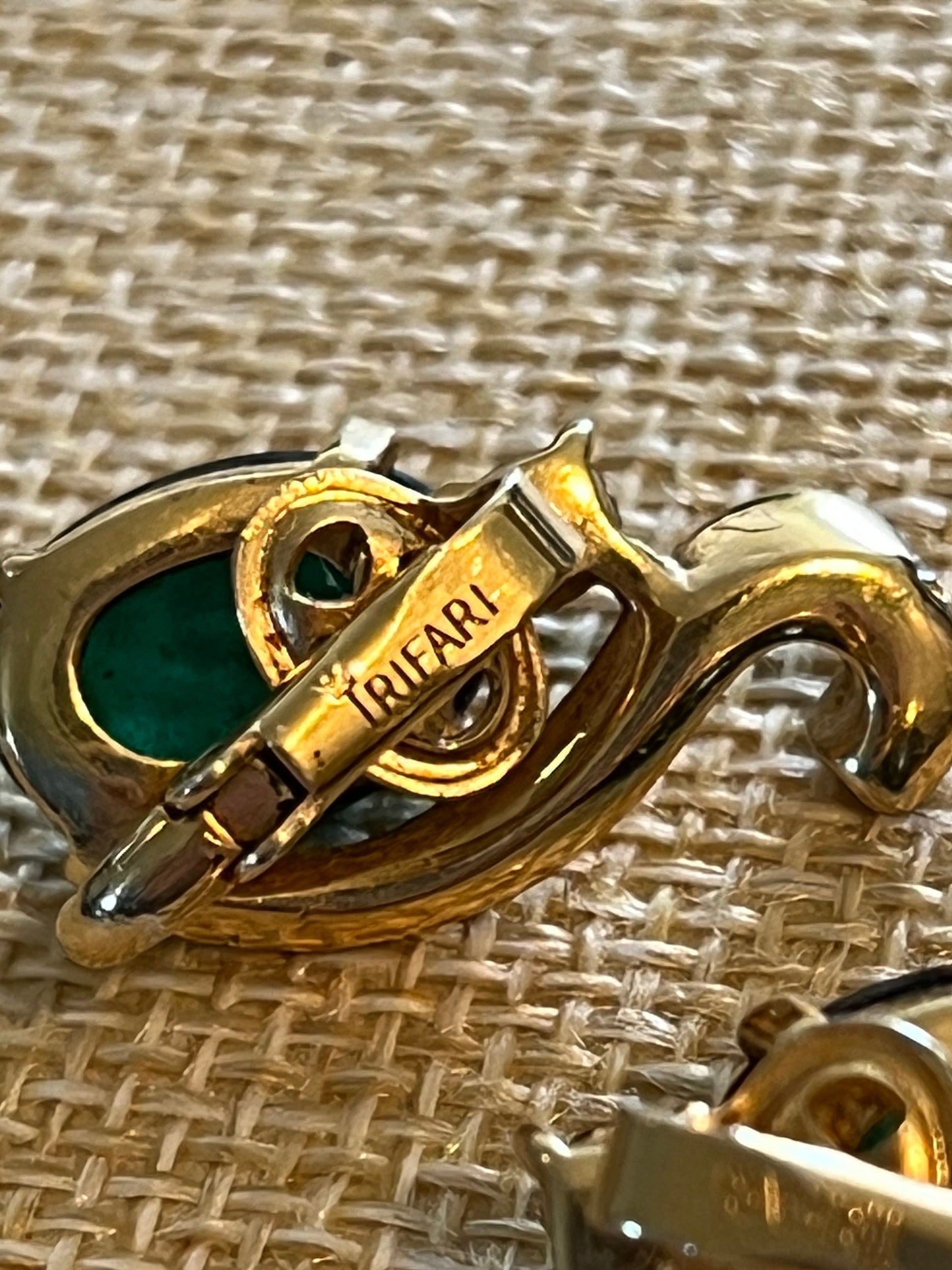 Vintage Crown Trifari Emerald Green Jelly Belly Clip On Earrings