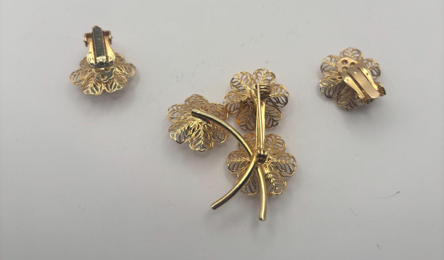 Sarah Coventry Allusion Gold Filligree Flower Brooch & Matching Earrings