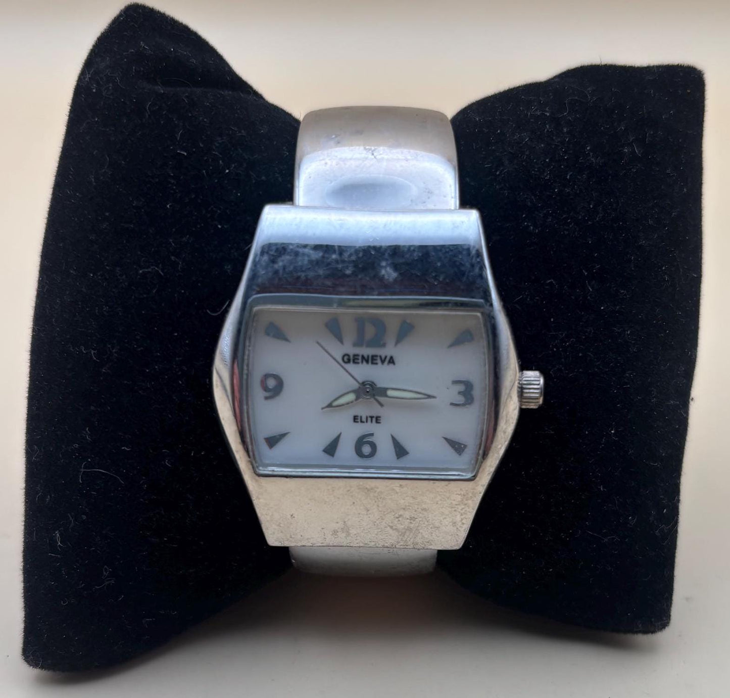 vintage Geneva Elite Quartz Watch Number 712 Lover Antiques and Vintage