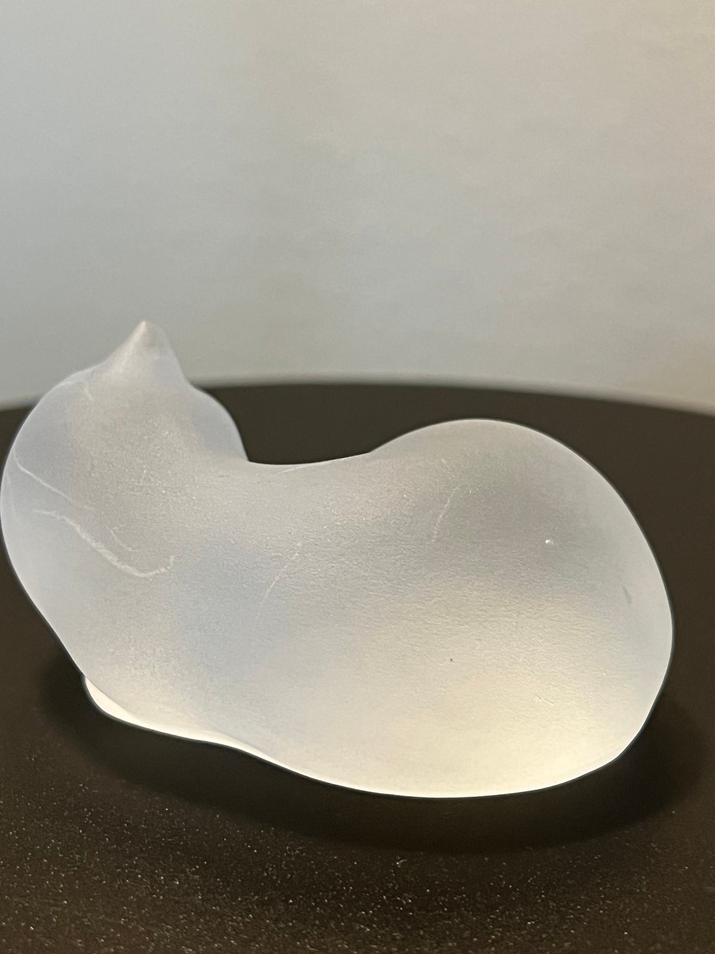 Vintage Franklin Mint Frosted Glass Sleeping Cat Figurine