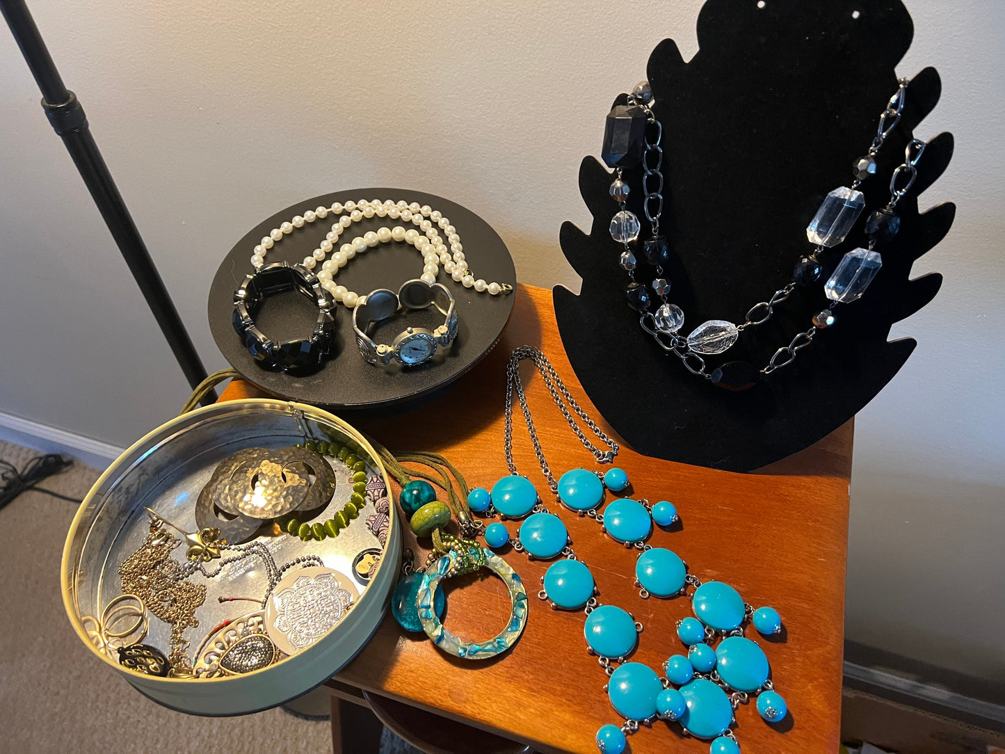 Vintage Earrings Necklace Bracelet Collection pieces Jewelry earring Lover Antiques