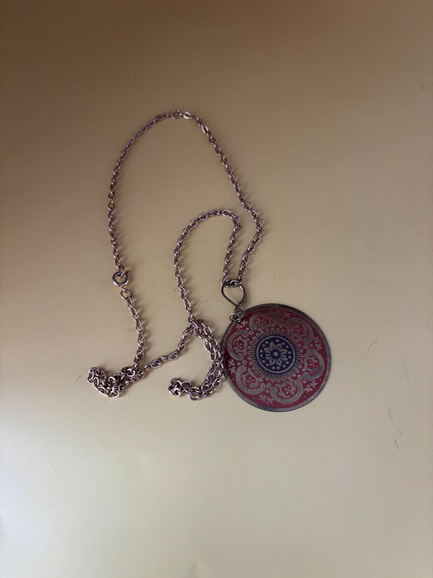 Vintage Red Black Enamel Gold Tone Circular Pendant Necklace 14 Inch Chain Retro Jewelry