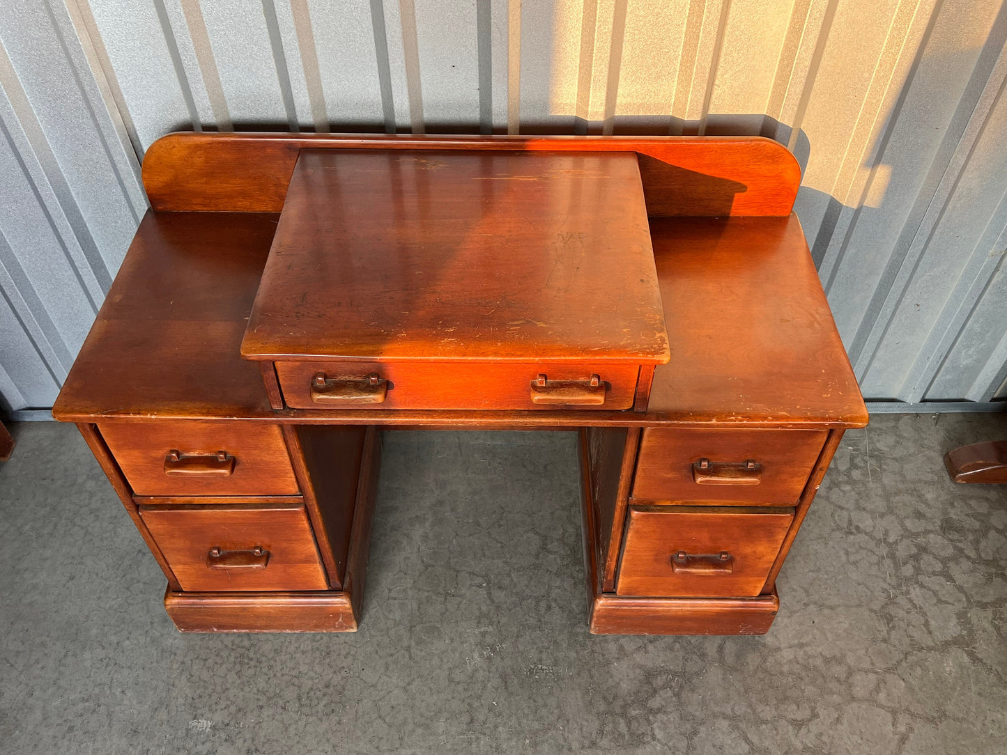 Cushman Colonial Creations Peter Schuyler Knee Hole Vanity No. 5-166 Desk Rustic Table Small Table with Drawers Lover Antiques & Vintage