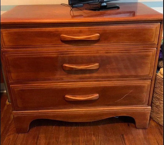 Vintage Cushman Colonial Molly Stark 3-Drawer Dresser with Mirror