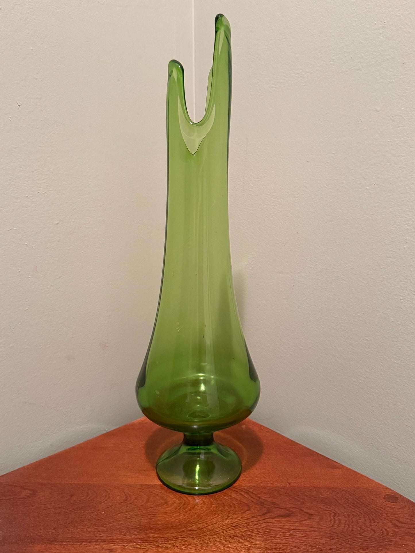 Vintage LE Smith Avocado Green Pedestal Smoothie Swung Vase Lover Antiques and Vintage