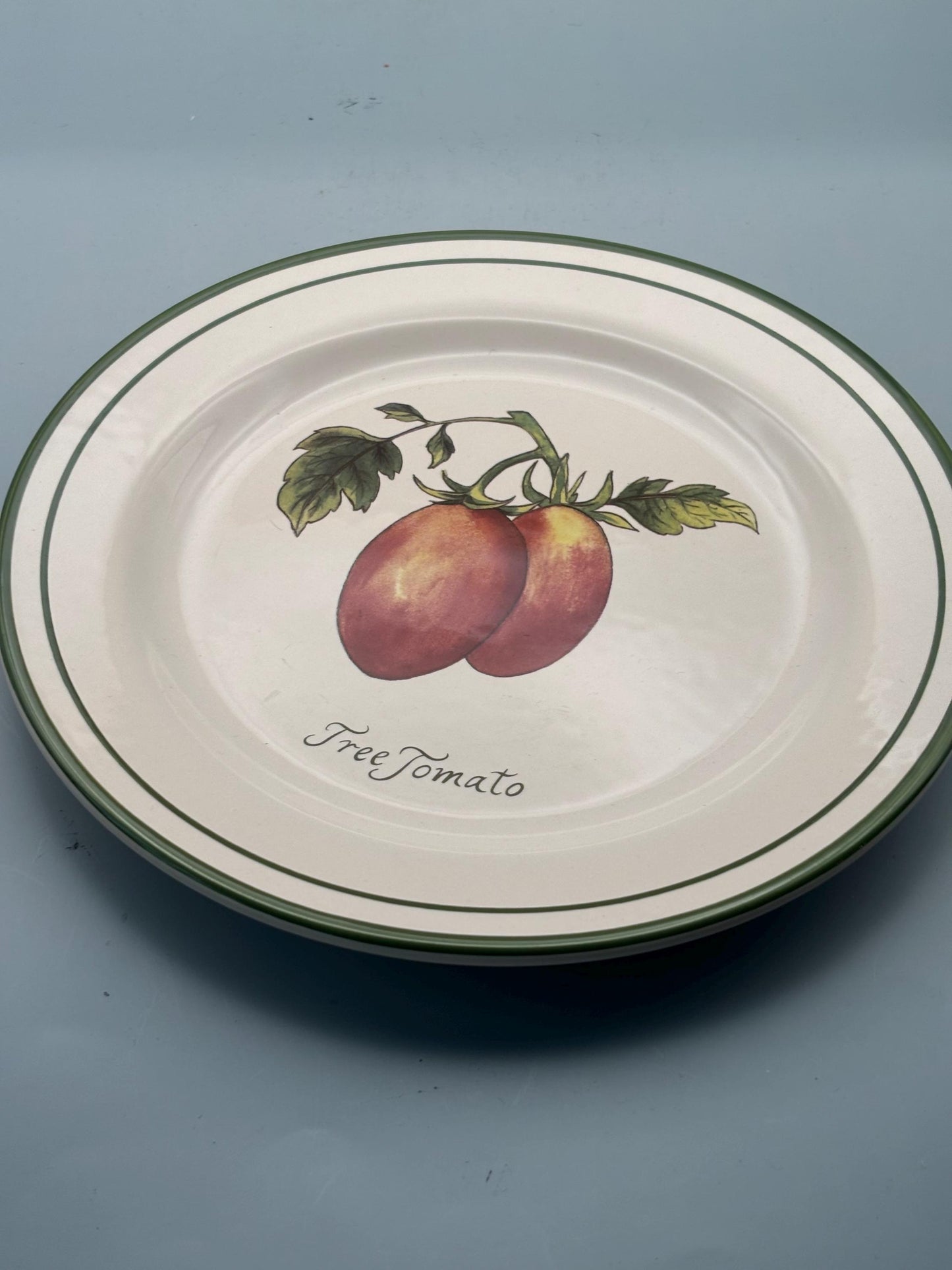 Williams Sonoma Heirloom Tomatoes Collectible Plate, Yellow Ruffled, Tree Tomato, Boxcar Willie, Lover Antiques and Vintage
