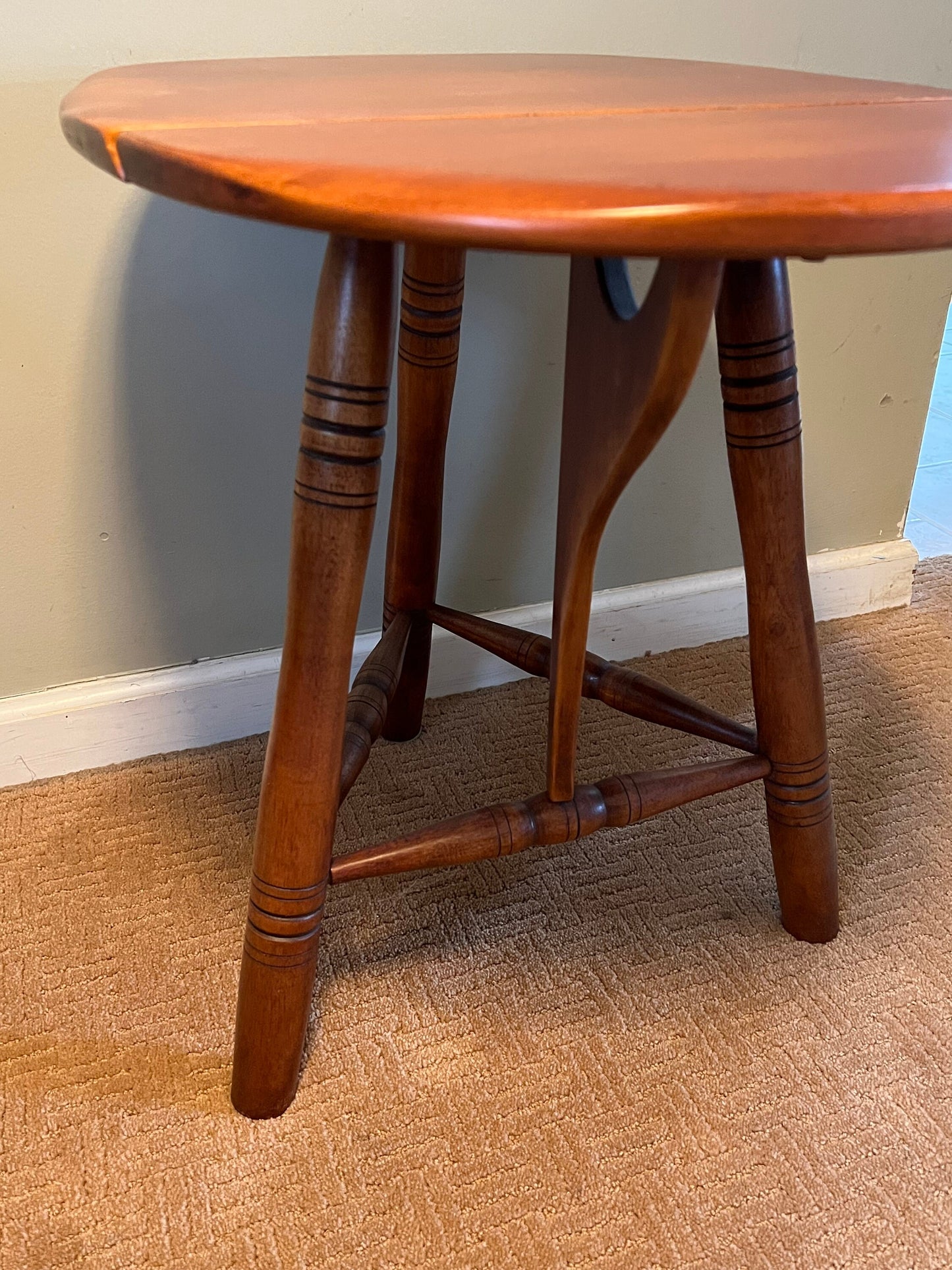 Cushman Colonial Creations Tripod Drop Leaf End Table No. 3-21, Lover Antiques and Vintage
