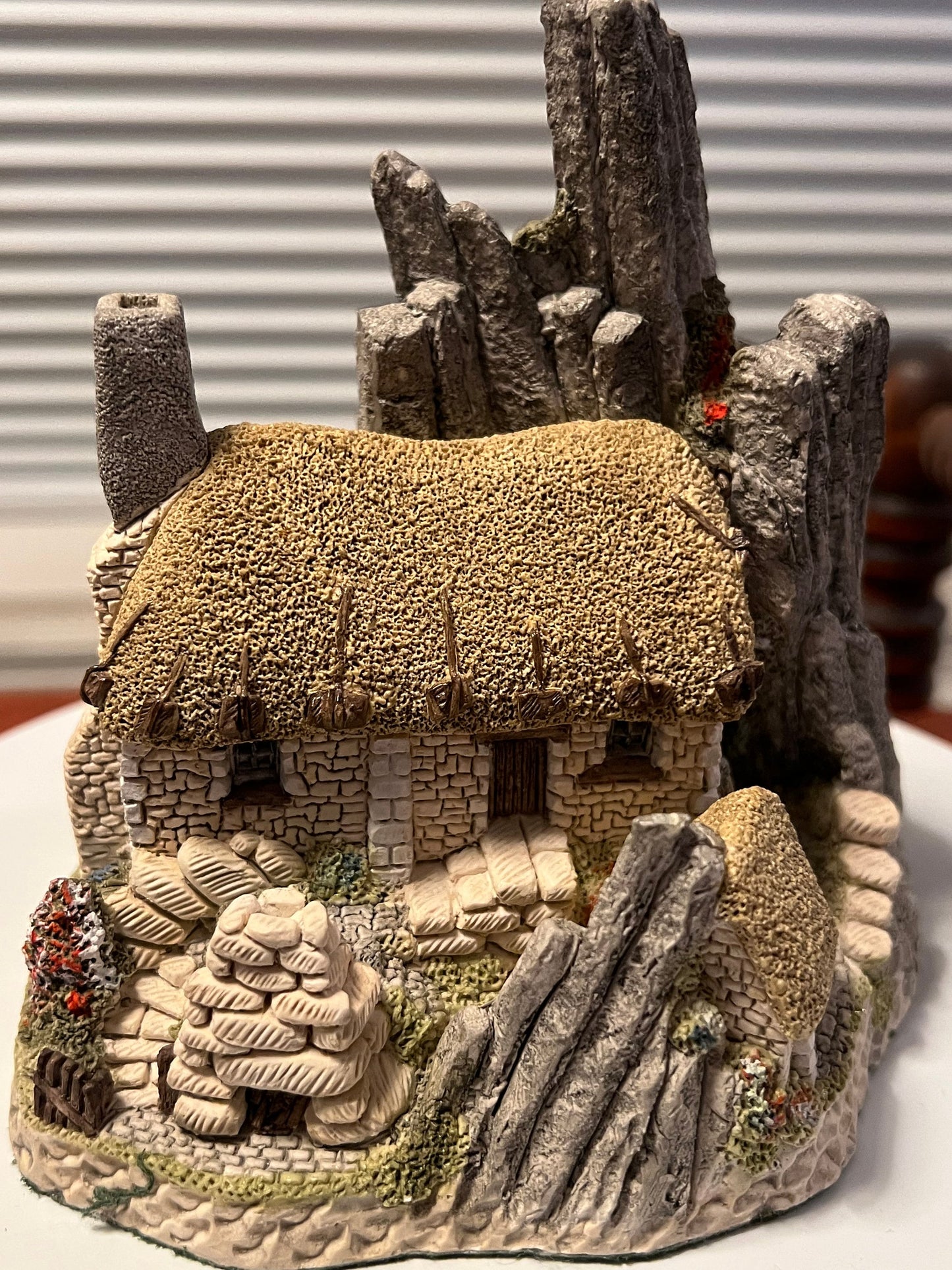 Vintage David Winter Cottages Scottish Collection Crofter’s Cottage 1988 handmade hand painted Great Britain figurines David Hine