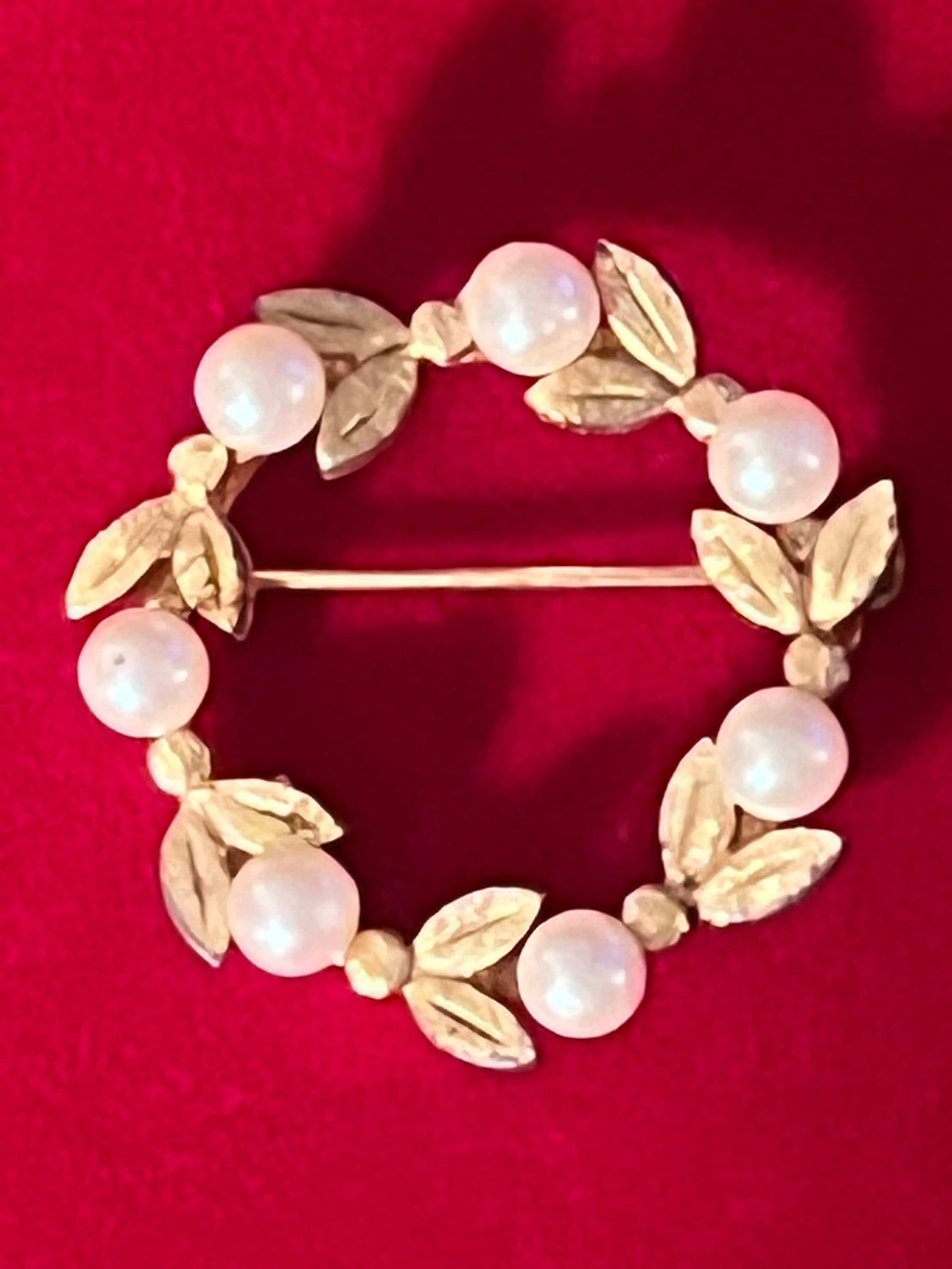 Vintage Gold Tone Wreath Brooch with Faux Pearls