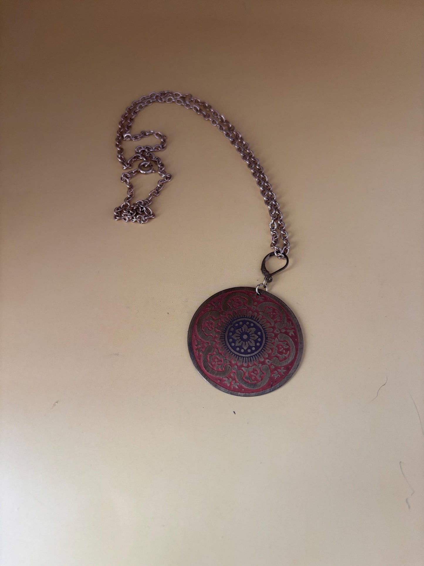 Vintage Red Black Enamel Gold Tone Circular Pendant Necklace 14 Inch Chain Retro Jewelry