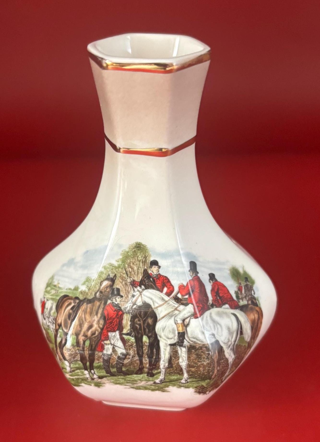 Royal Worcester Palissy Vase, Feauring Hunting Scenes Pattern, Hand Painted Porcelain, Lover Antiques and Vintage
