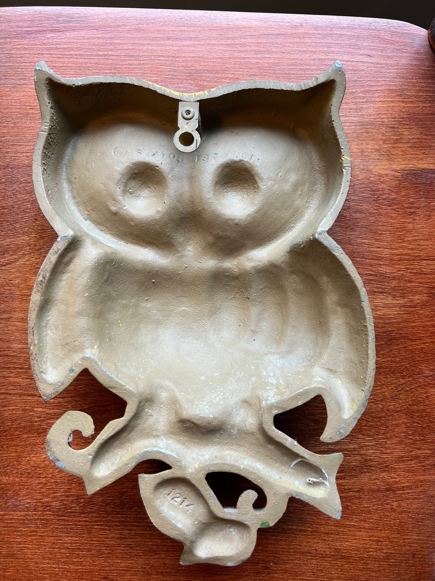 Vintage Sexton Cast Metal Owl Wall Art Pair - 1970s Green Owls