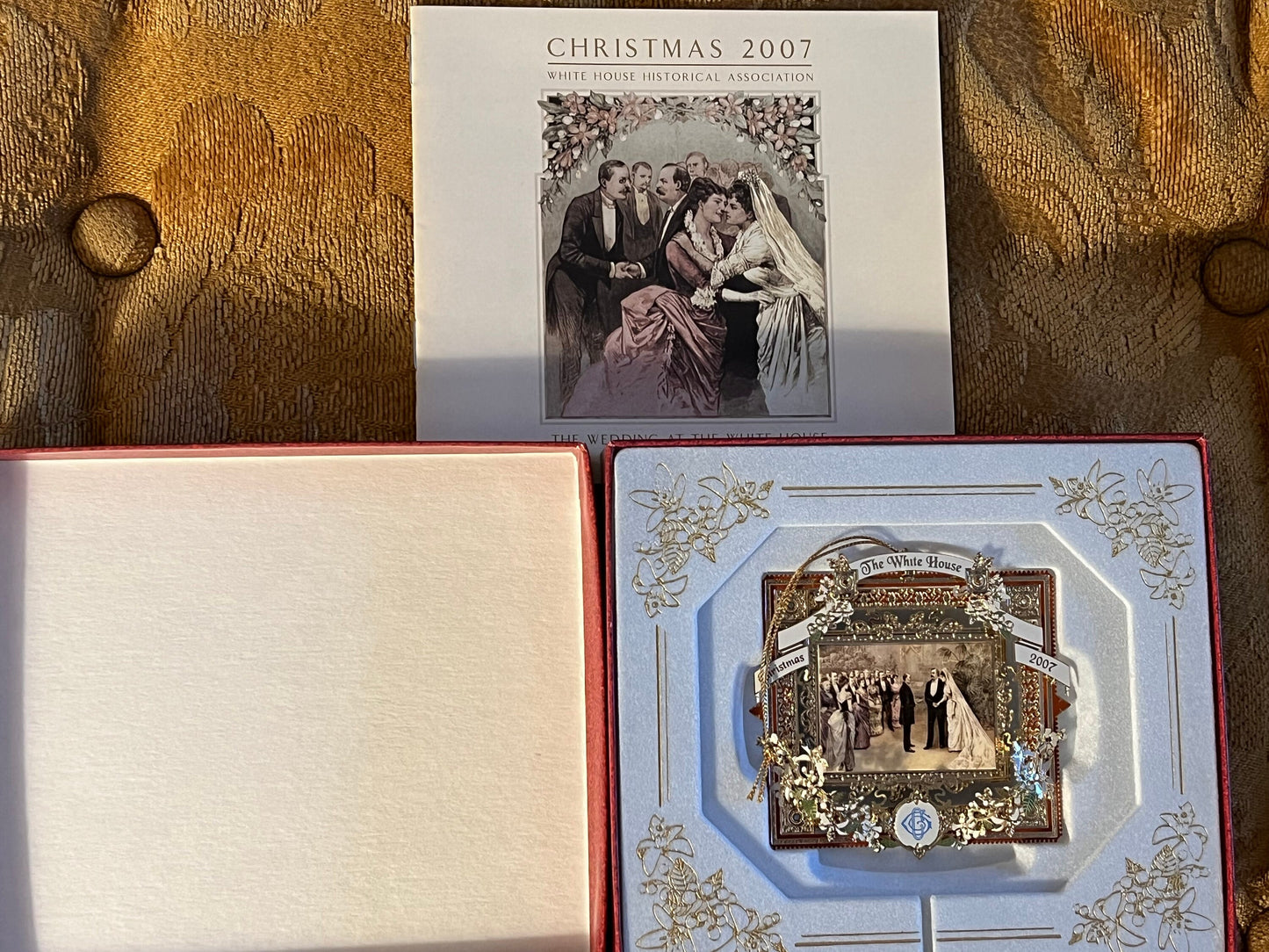 White House Historical Association 2007, lass holiday ornament, The Wedding at the White House, Mother’s Kiss, collectible Christmas decor