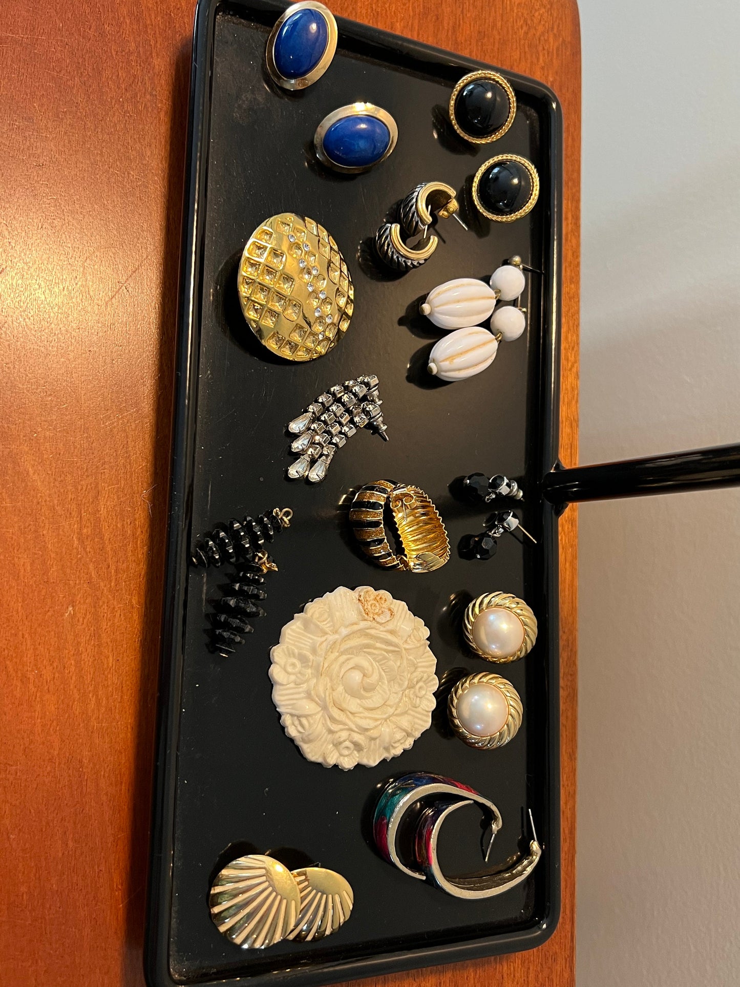Vintage Costume Jewelry Collection: 11 Earrings & 2 Brooches