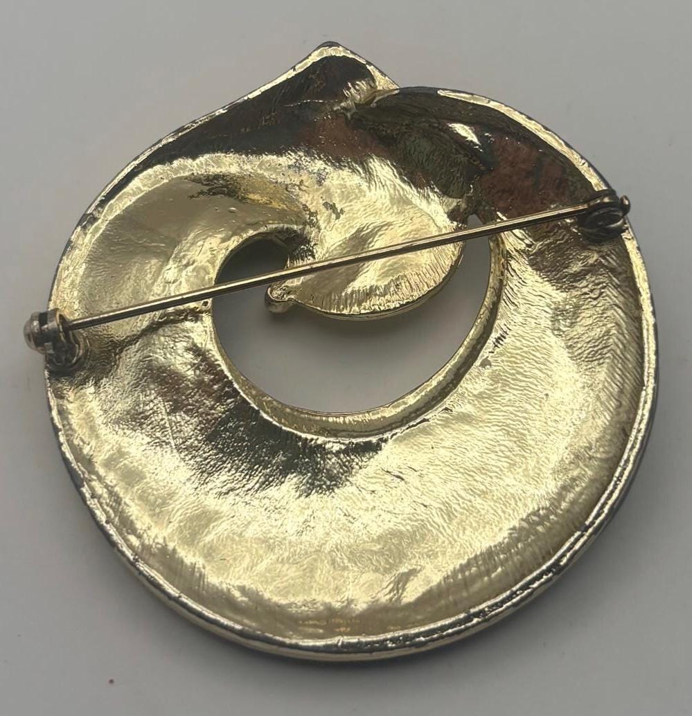 Vintage Green & Gold Enamel Swirl Brooch: Elegant Pin