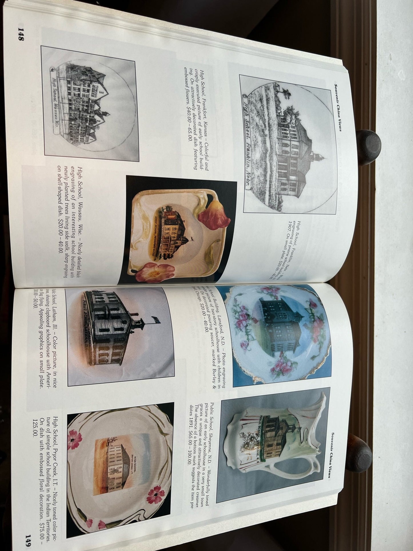 Souvenir China Collector's Guide: Keepsakes of a Golden Era