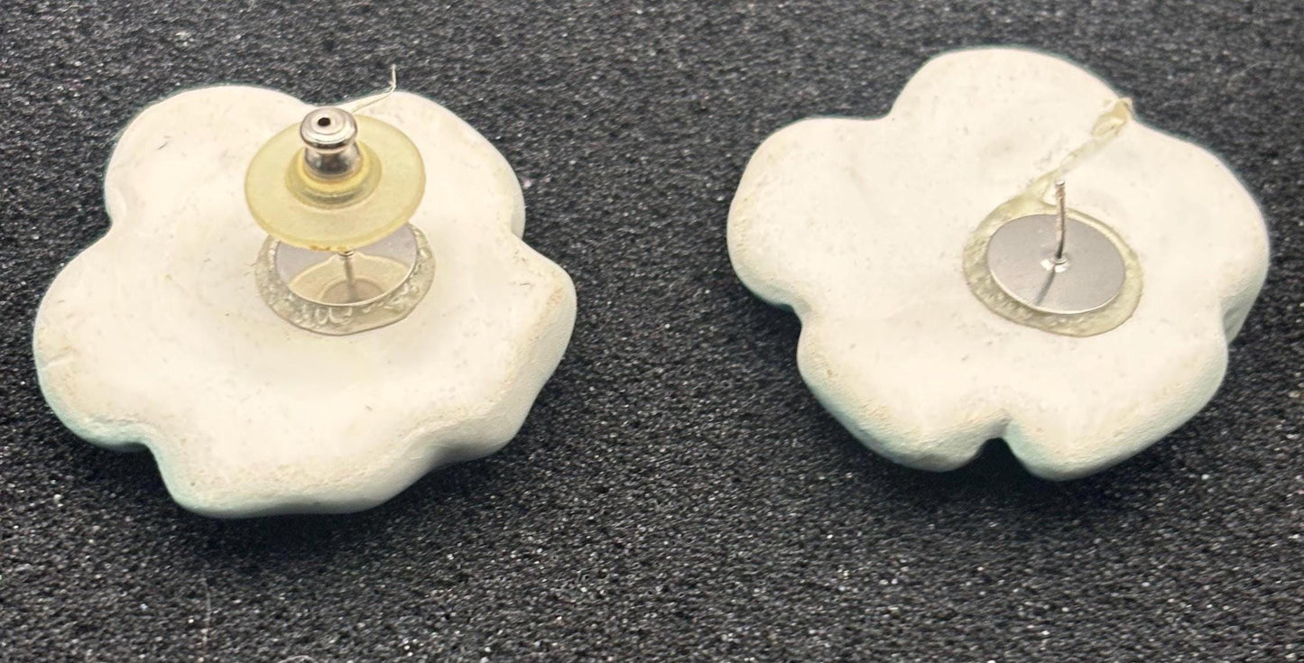 Vintage Maui Hibiscus Ceramic Hand Painted Flower Earrings Lover Antiques and Vintage