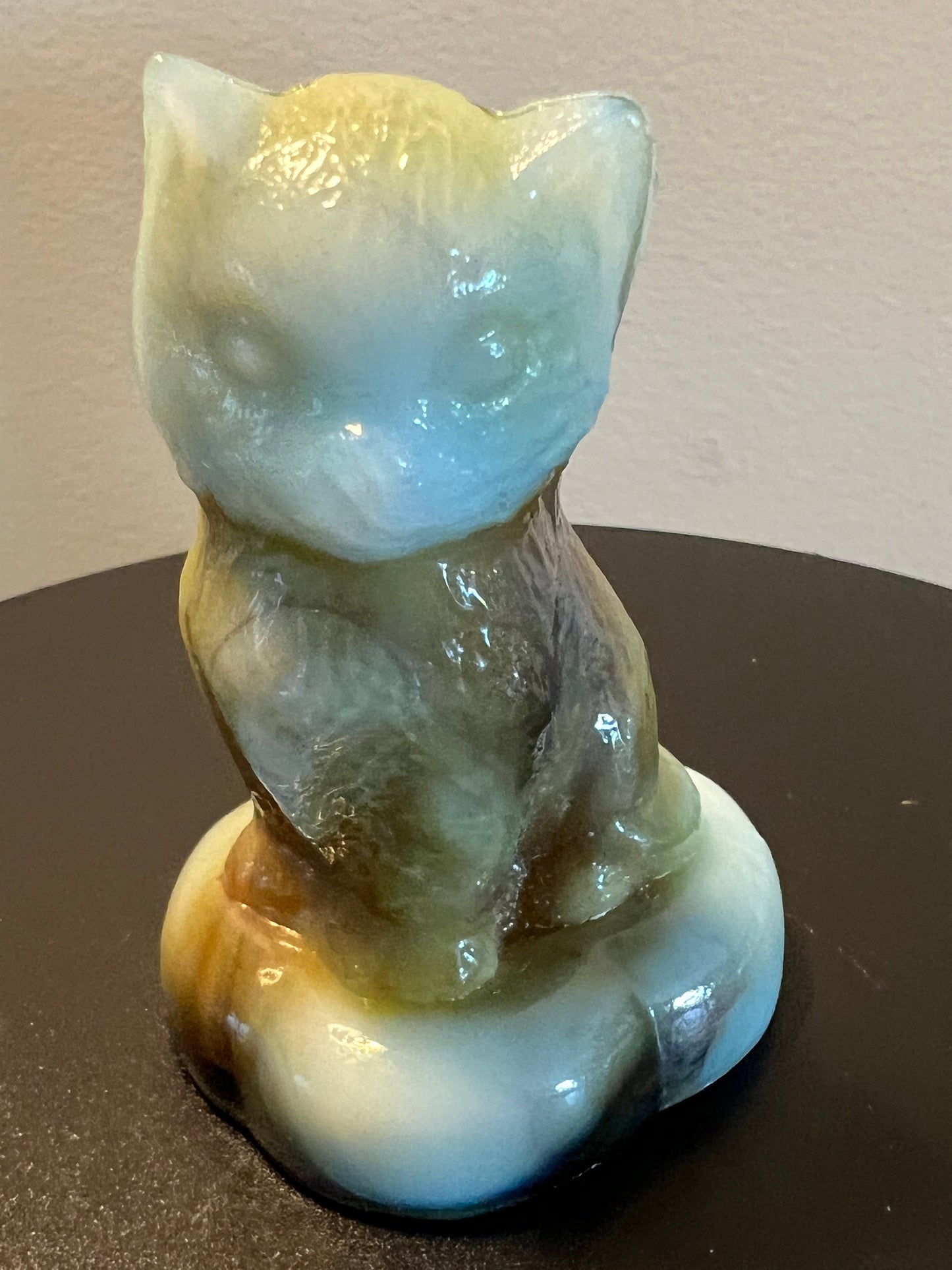 Vintage Boyd Art Glass Cat Figurine: Manganese Slag Glass