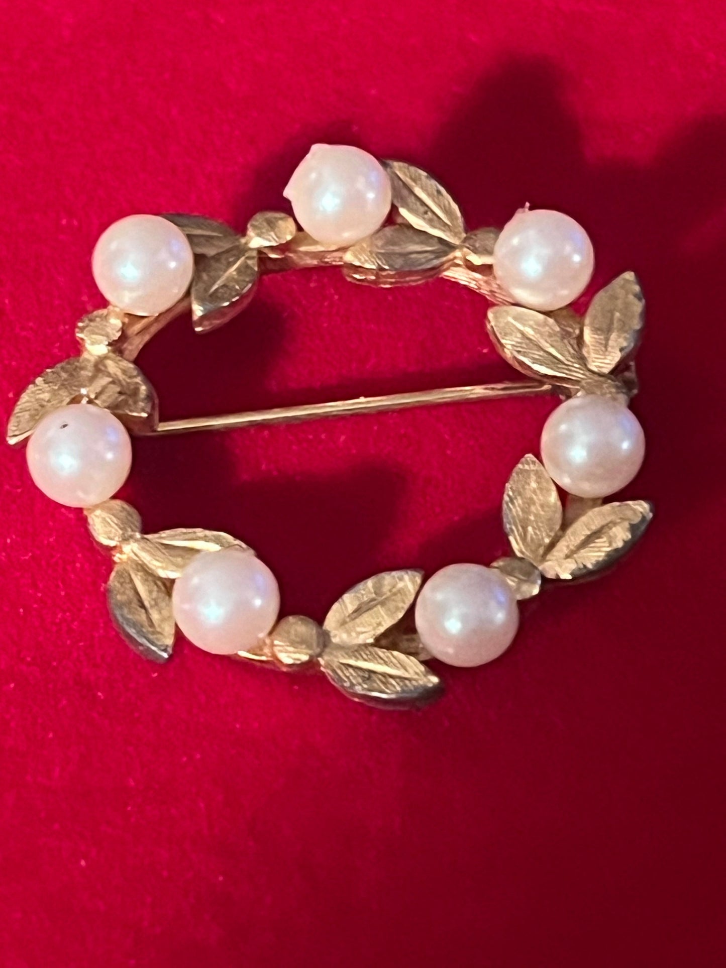 Vintage Gold Tone Wreath Brooch with Faux Pearls