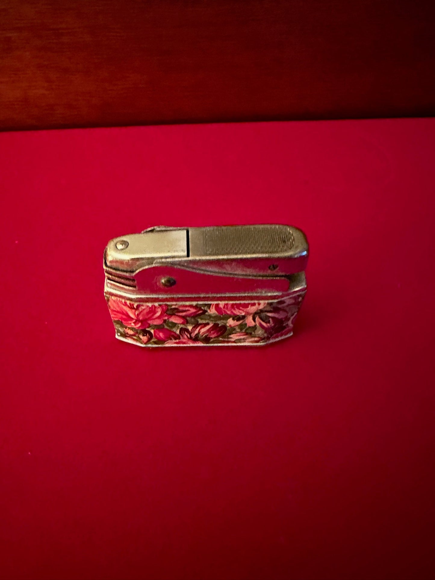 Vintage Stratton Mid Century Lighter, Floral Lighter, Lover Antiques