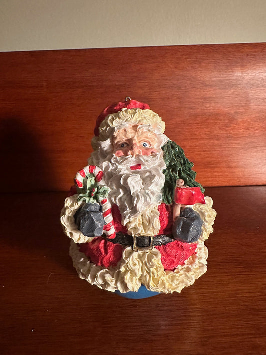 Vintage Russ Sculpstone Santa Claus Figurine: Christmas Decoration