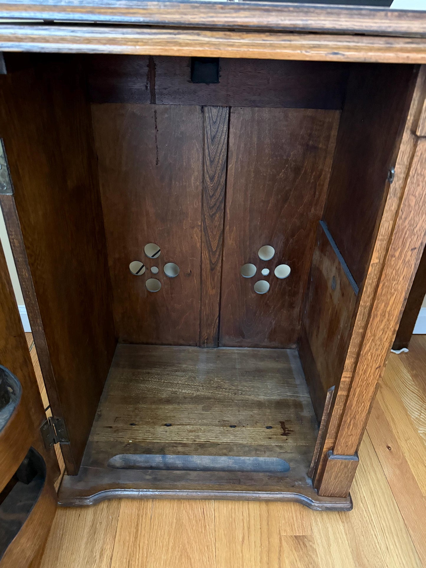 Antique Quarter Sawn Oak Cabinet, Lover Antiques and Vintage