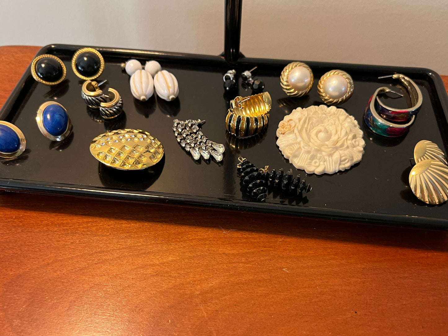 Vintage Costume Jewelry Collection: 11 Earrings & 2 Brooches