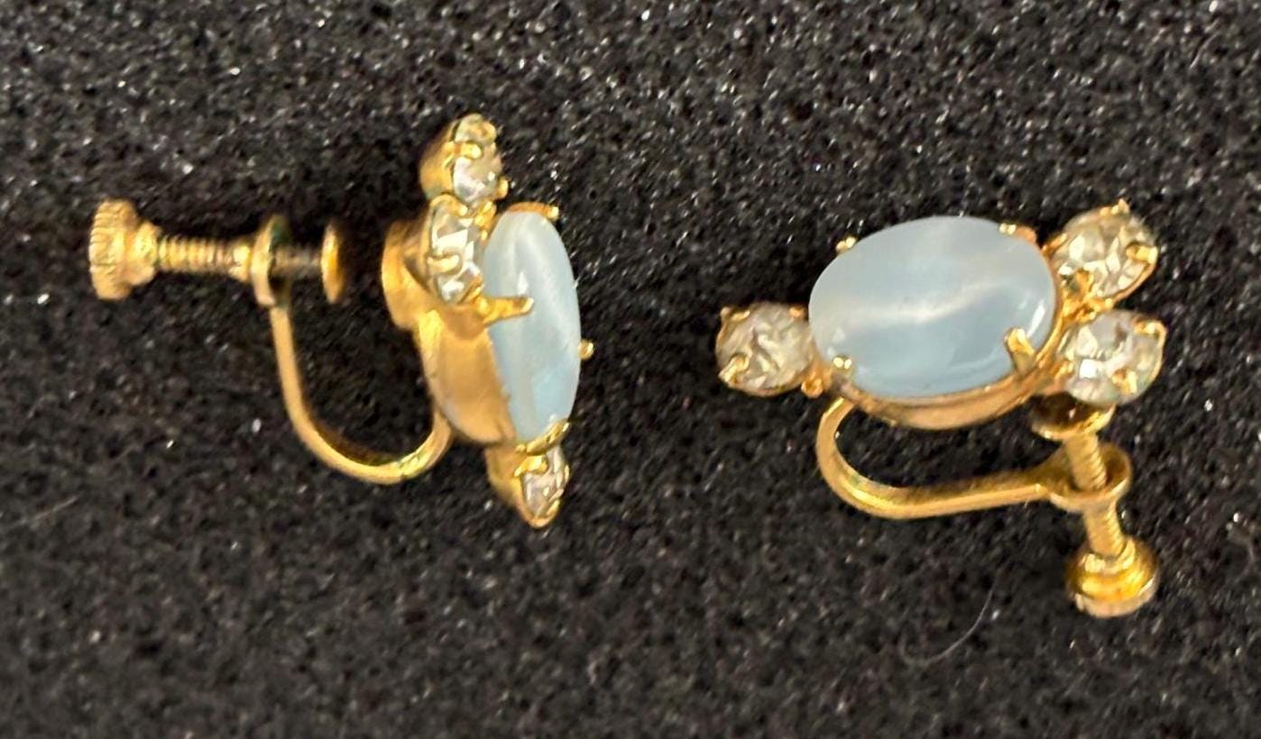 Vintage Green & Gold Stone Earrings Lover Antiques and Vintage