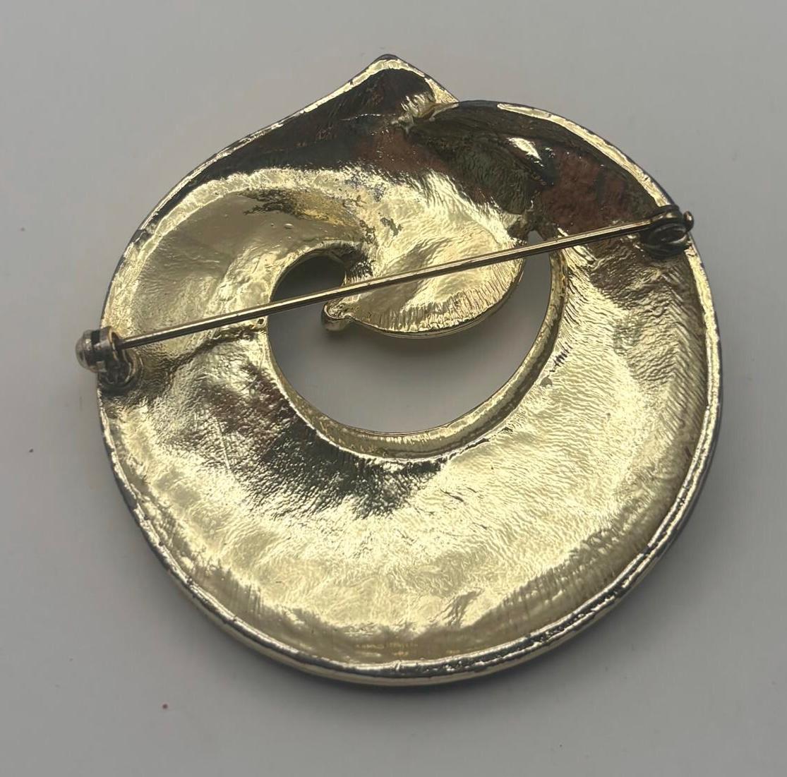 Vintage Green & Gold Enamel Swirl Brooch: Elegant Pin